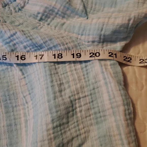 Short Sleeve Blue and White Top - Picture 4 of 4